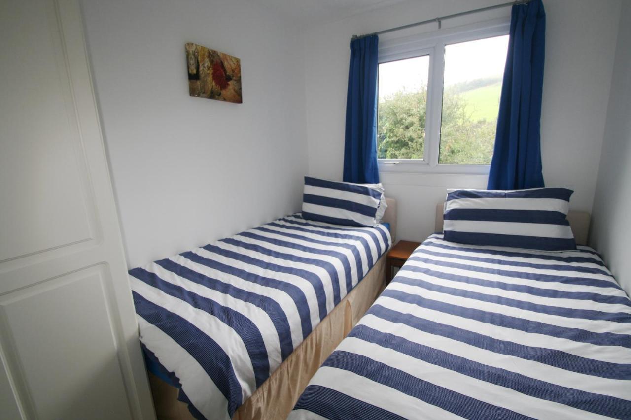 Freshwater Bay Holiday Cottages Pembroke Bagian luar foto