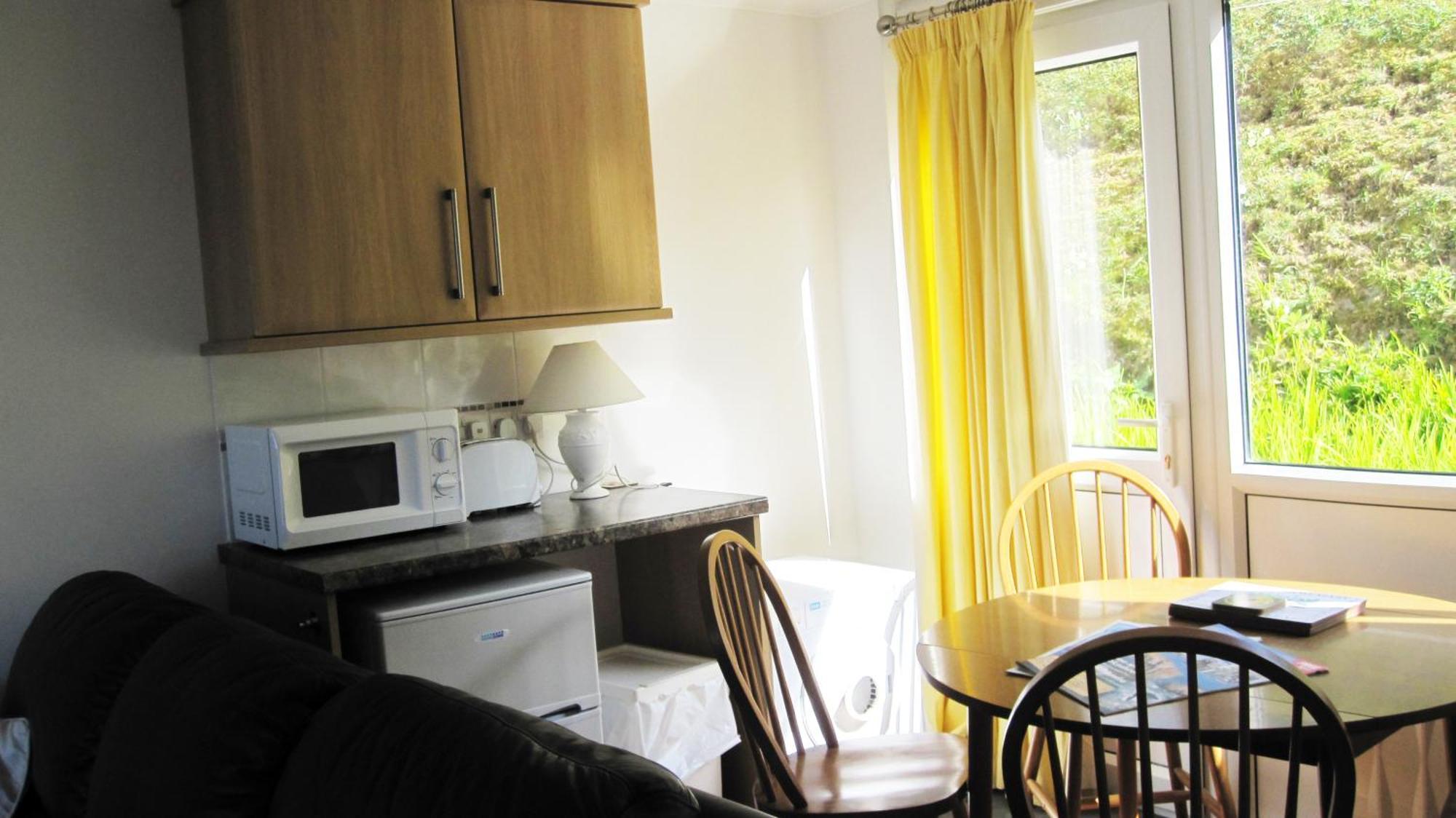 Freshwater Bay Holiday Cottages Pembroke Ruang foto