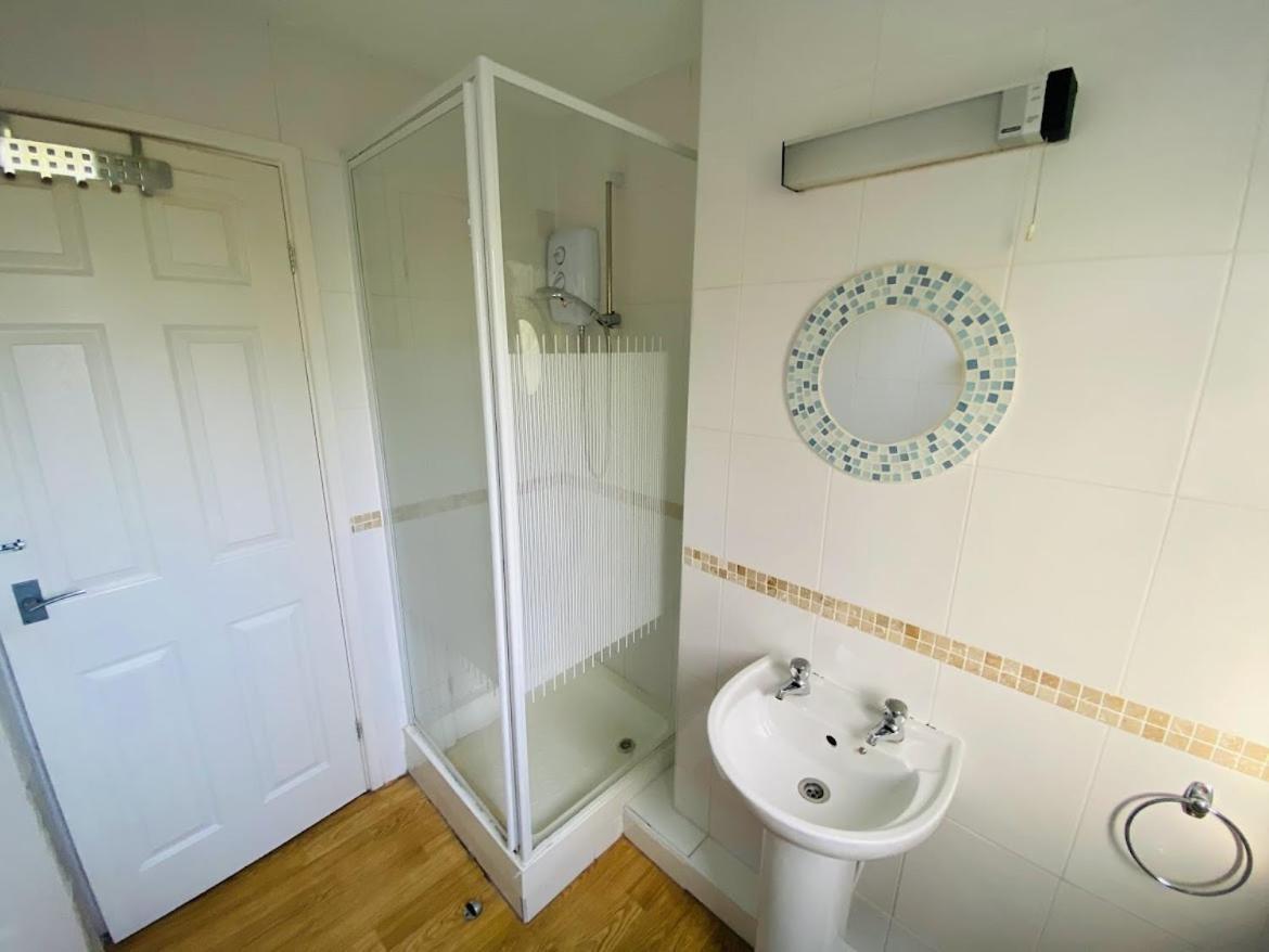 Freshwater Bay Holiday Cottages Pembroke Bagian luar foto